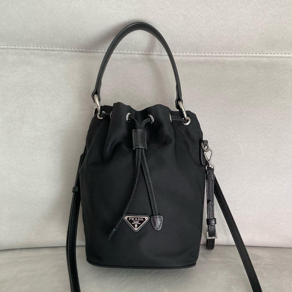 프라다 복조리백 버킷백