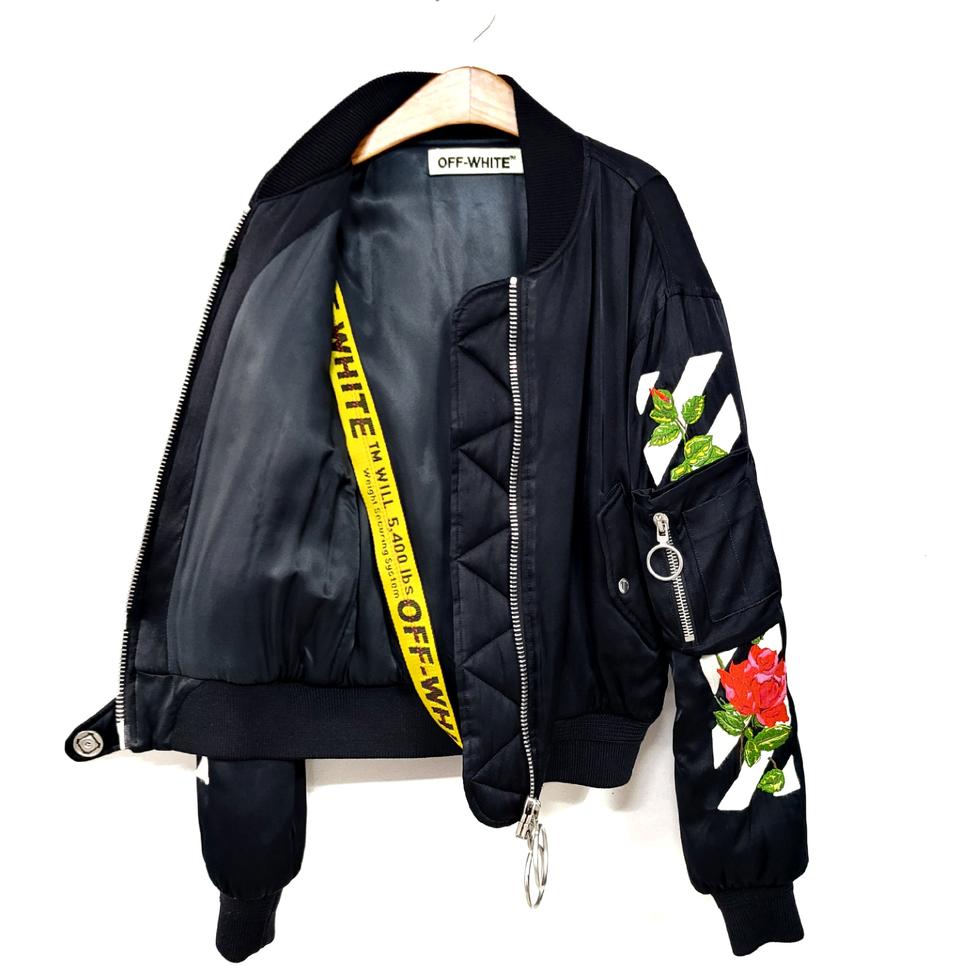 오프화이트 켄달제너 섀틴 로즈자수점퍼