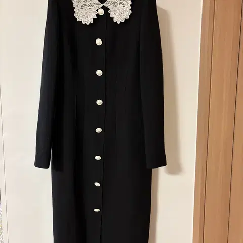 모조에스핀 레이스 카라 단추 롱원피스 결혼식 하객룩 오피스룩 경조사