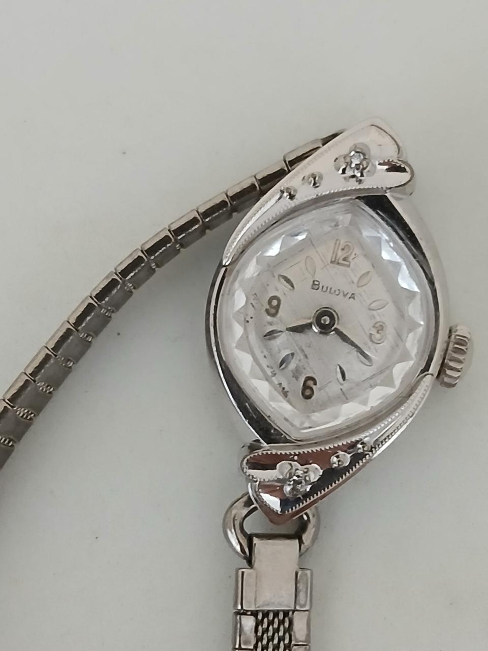 부로바수동여성시계