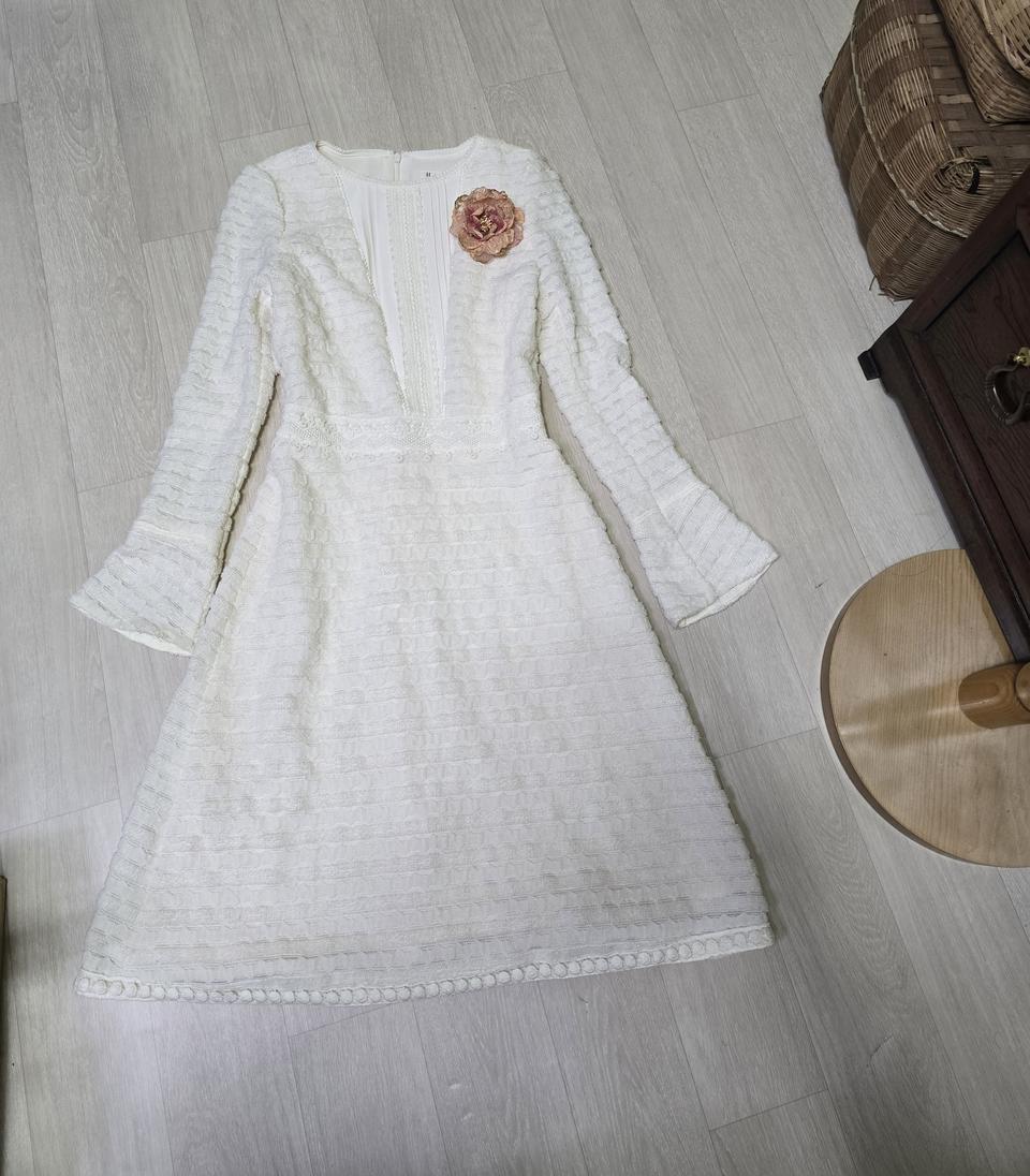 잇미샤 / 데이트룩/ 하객룩/ 레이스 넥 / a라인 미디원피스