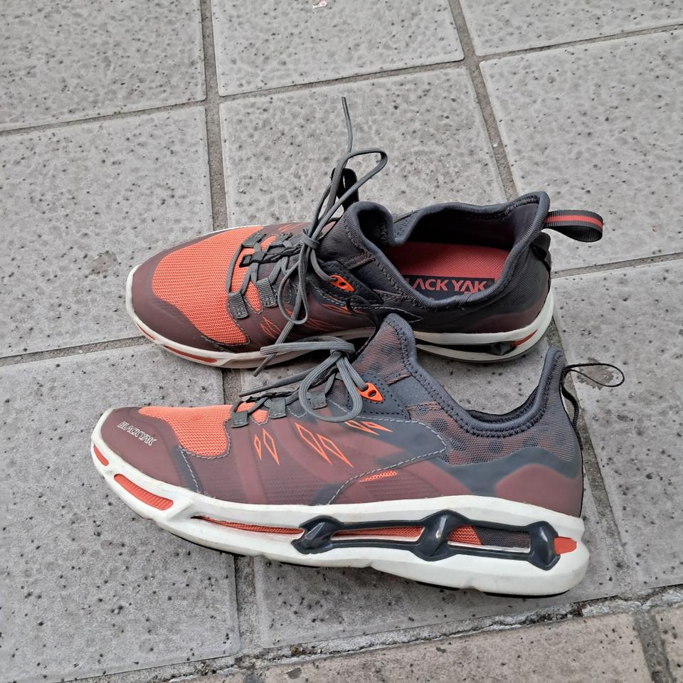 블랙야크 트레킹화240