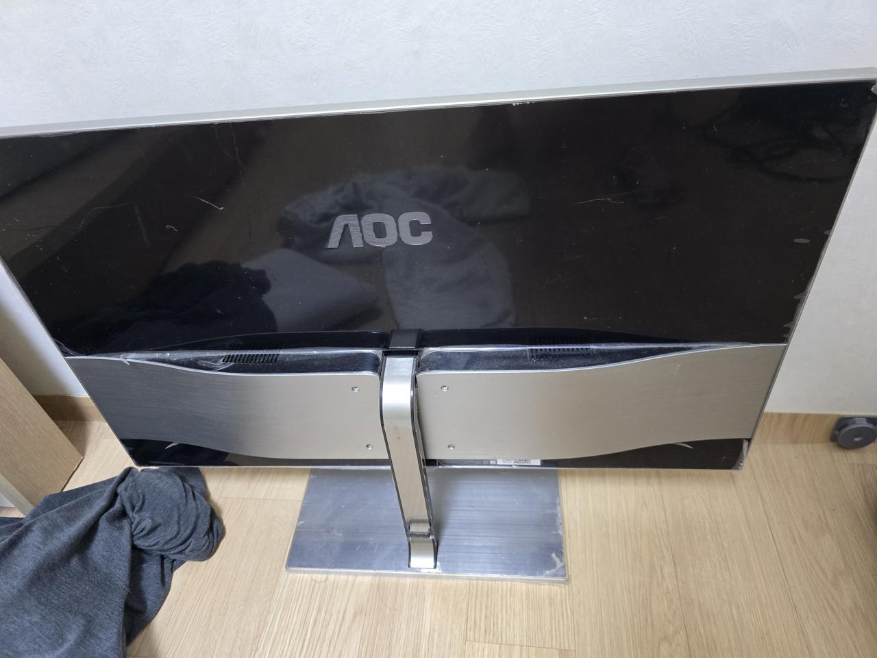 모니터 팝니다.