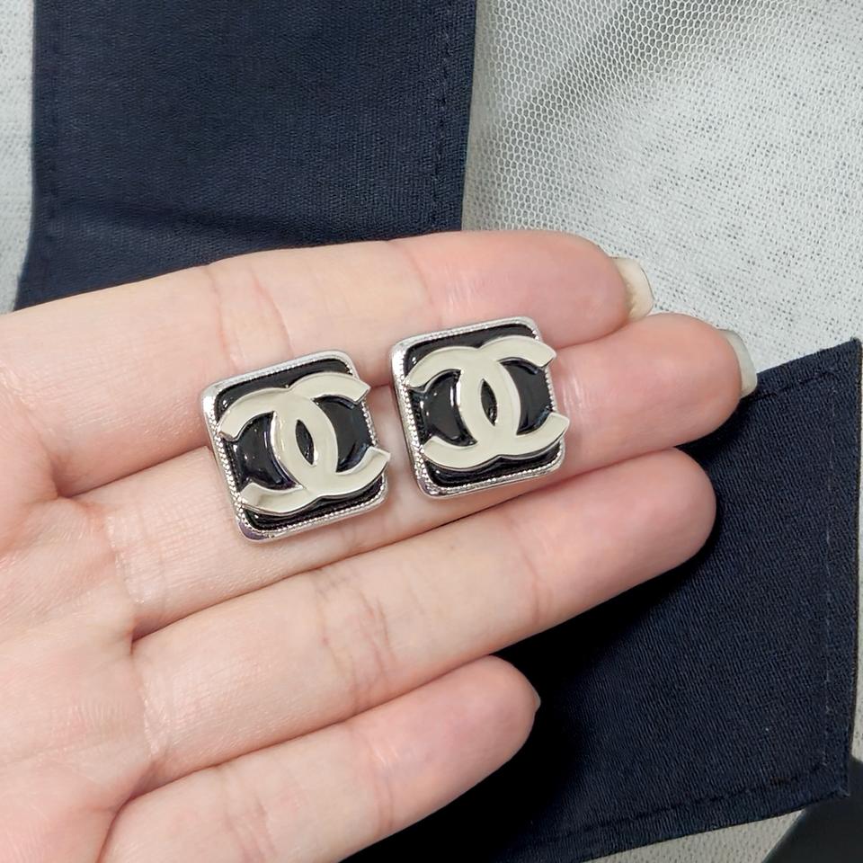 샤넬 귀걸이 스퀘어단추 업사이클링