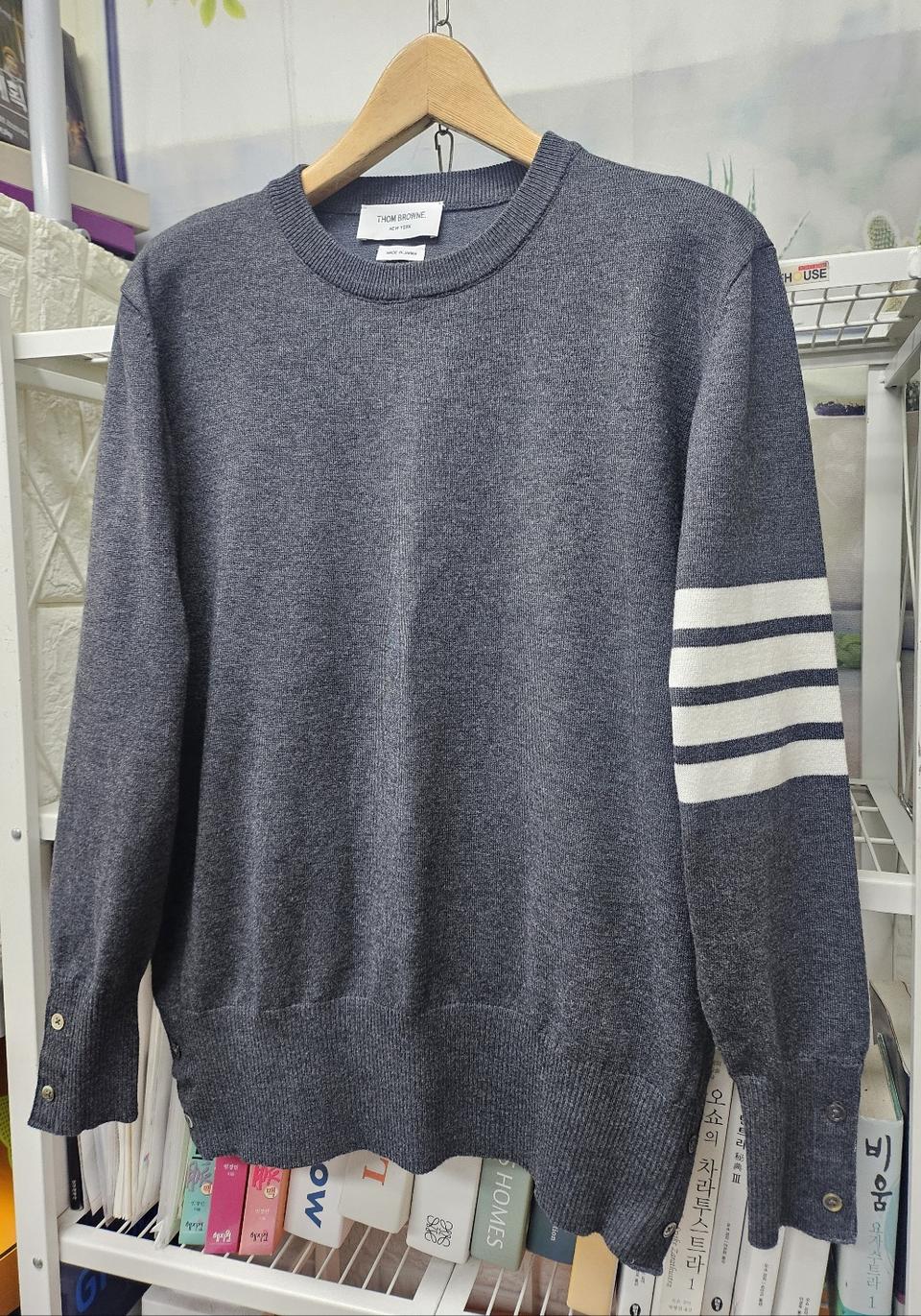 톰브라운 남성니트 스웨터 사선완장 라운드넥 105사이즈 MJ89