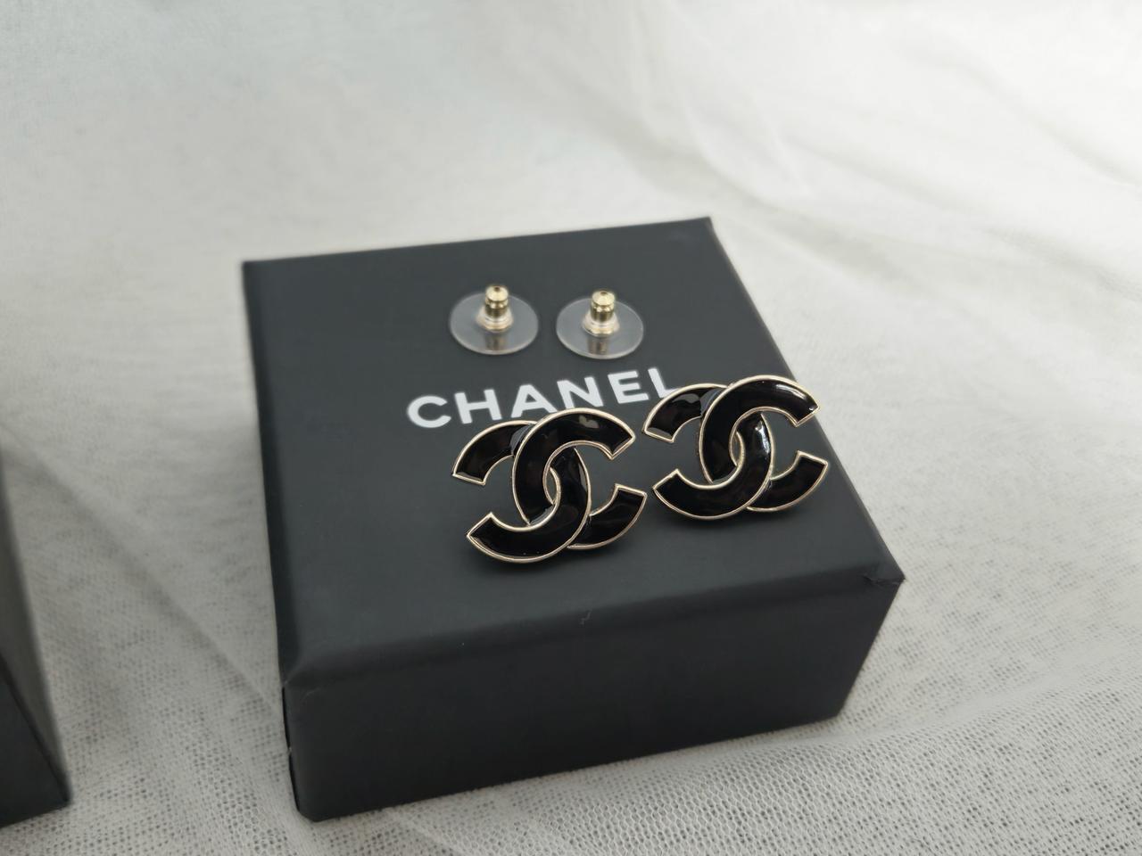 샤넬 귀걸이 블랙 빅 cc 업사이클링