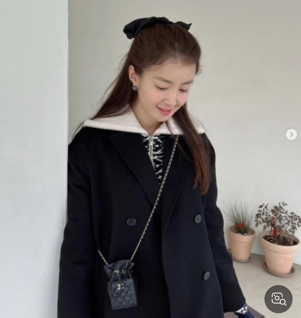 샤넬 뷰티 이시영 착용 복조리 크로스백