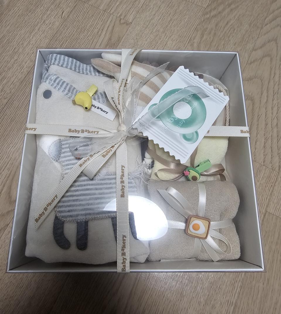 슈트 턱받이등 4종세트 (새것)