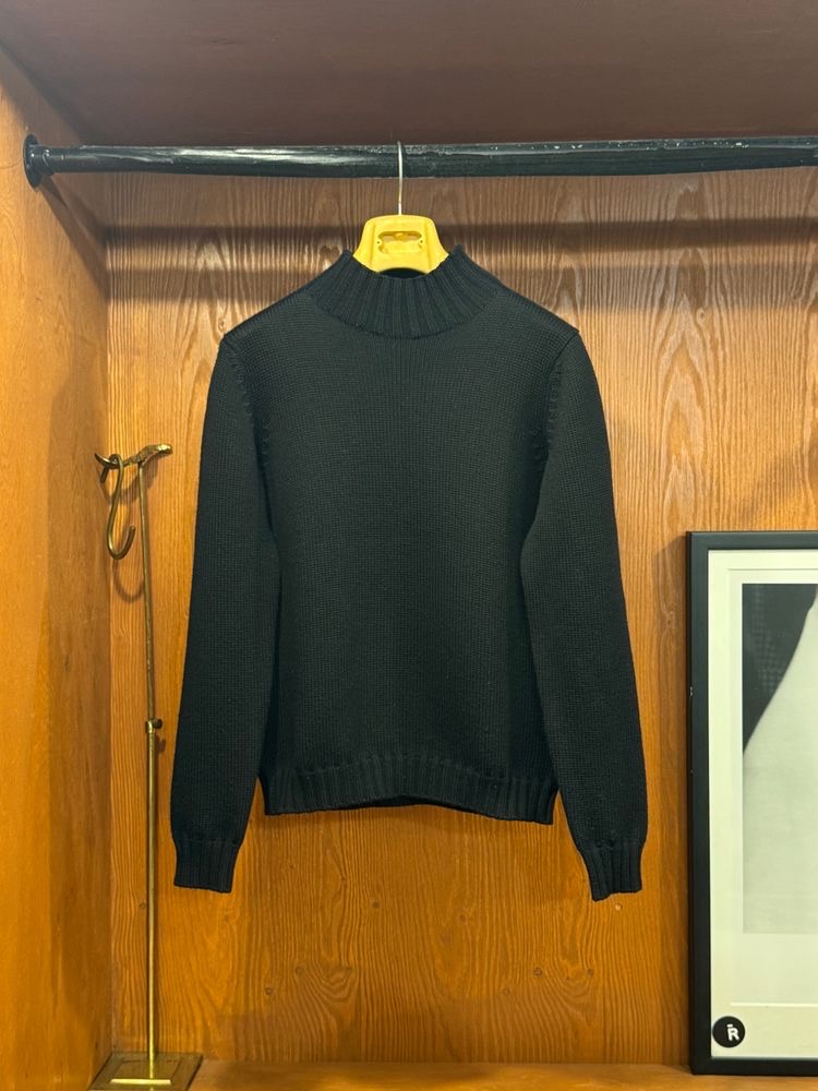 로베르토 꼴리나 니트