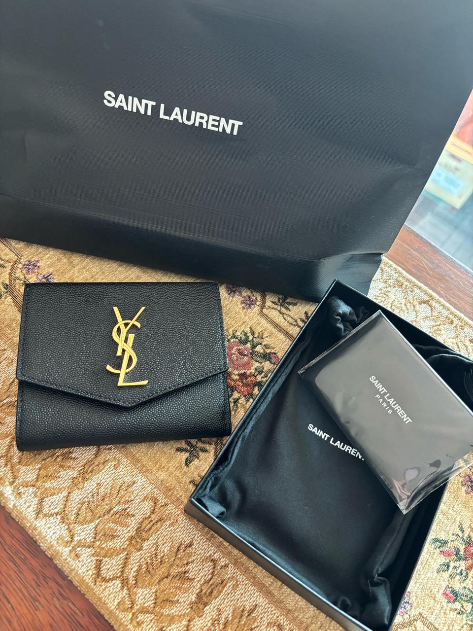 (정품)생로랑 모노그램 업타운 지갑