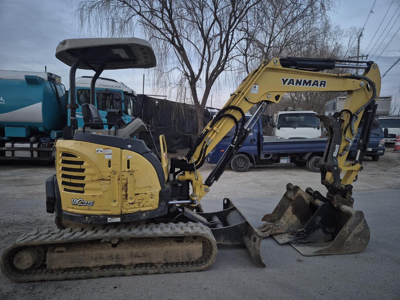 얀마035 굴착기 포크레인