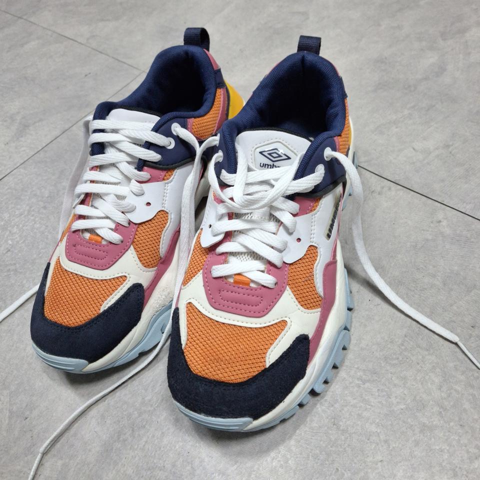 엄브로 범피 X 핑크 오렌지  운동화 260