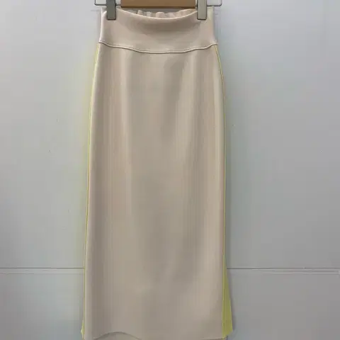 테이지 양옆트임 스커트