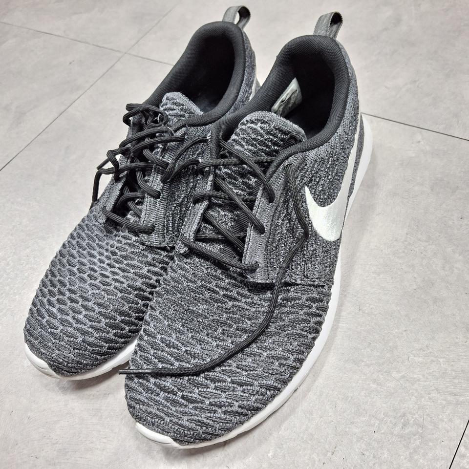 나이키 플라이니트 로쉐런 677243-010 (295)