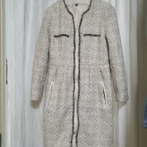 아이보리 원피스 겸 자켓 코트