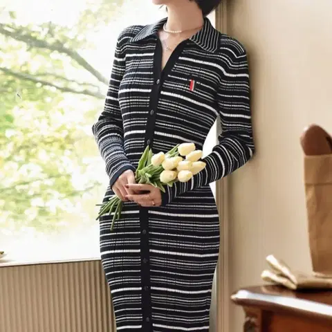 갓 자수줄 패턴 카라 니트 원피스