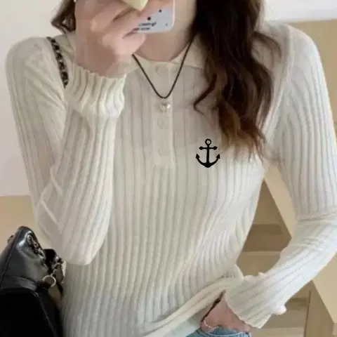 앵커 자수 골지 카라 니트