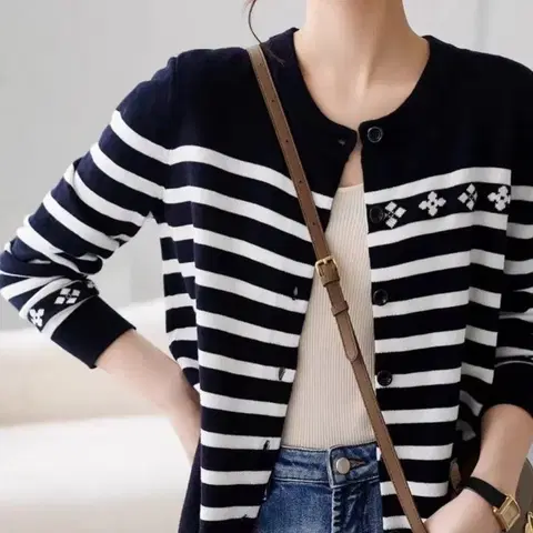 패턴라인 니트 가디건