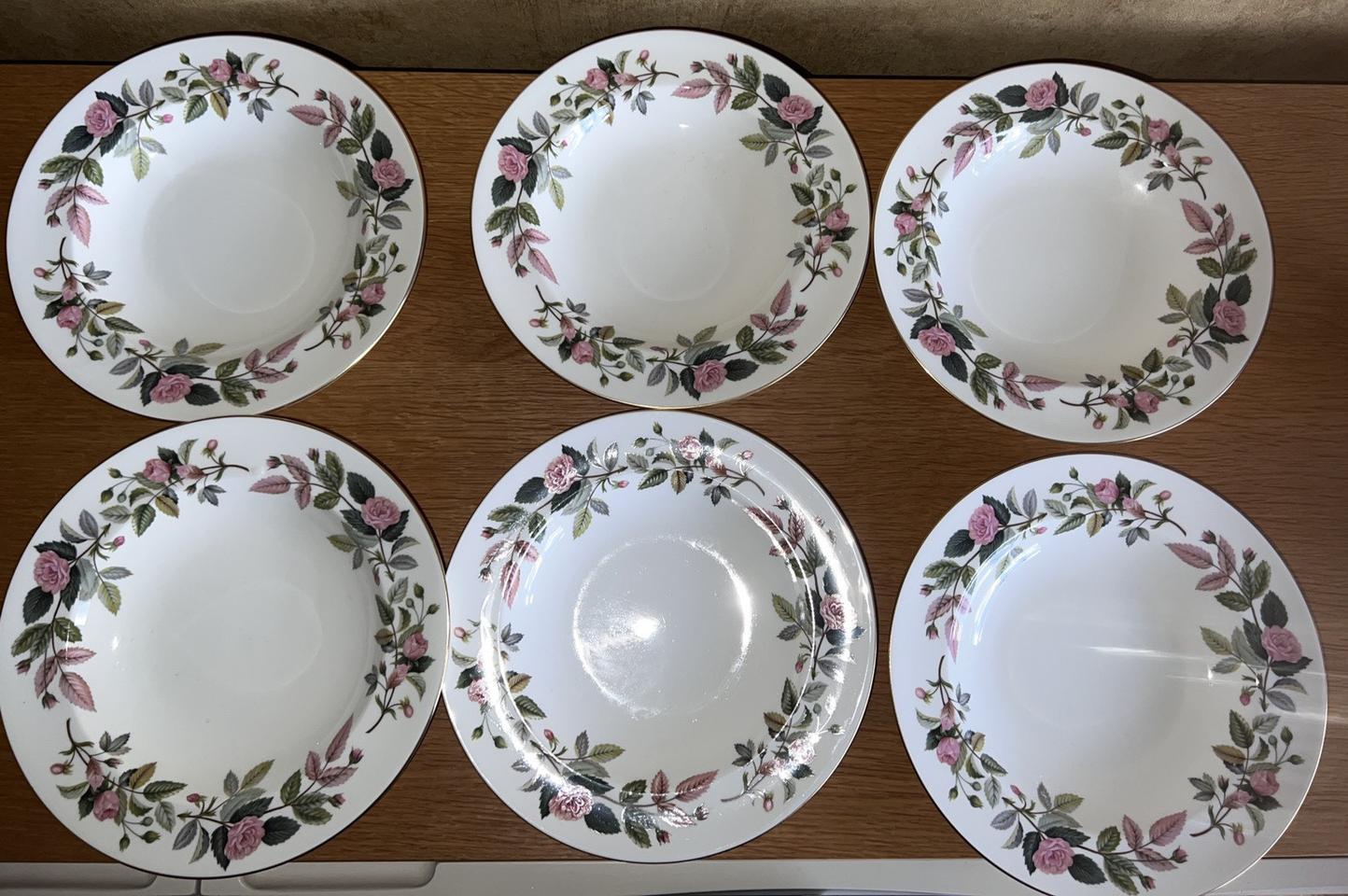 웨지우드 해서웨이 로즈 림슾볼