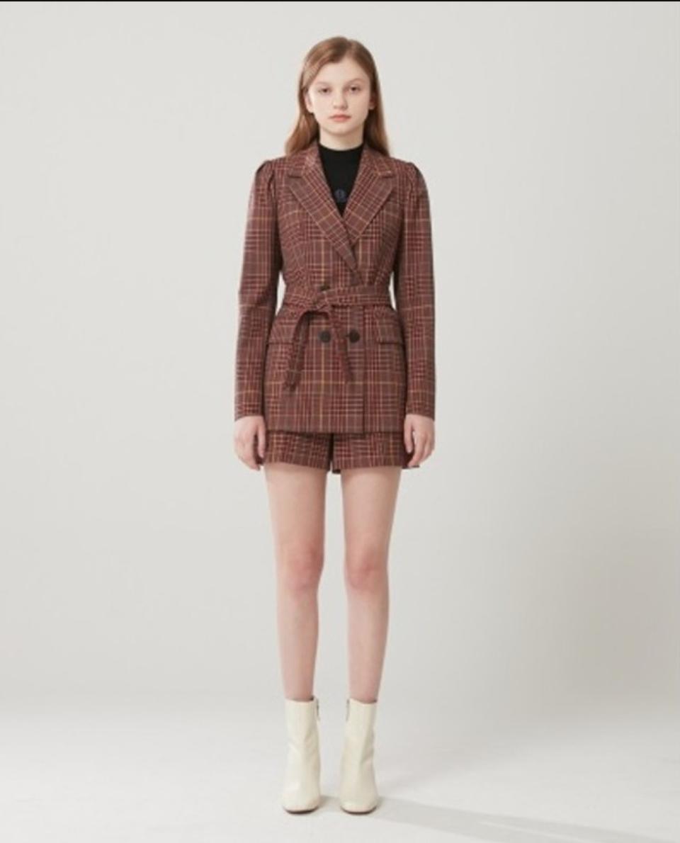 에고이스트 소매볼륨 벨티드 더블자켓 판매합니다