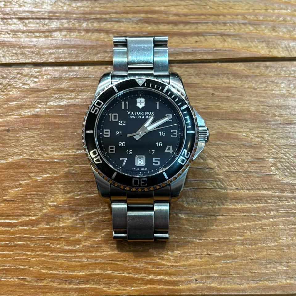 빅토리녹스 스위스아미 매버릭 검판  메탈시계 사파이어글래스  개인사용