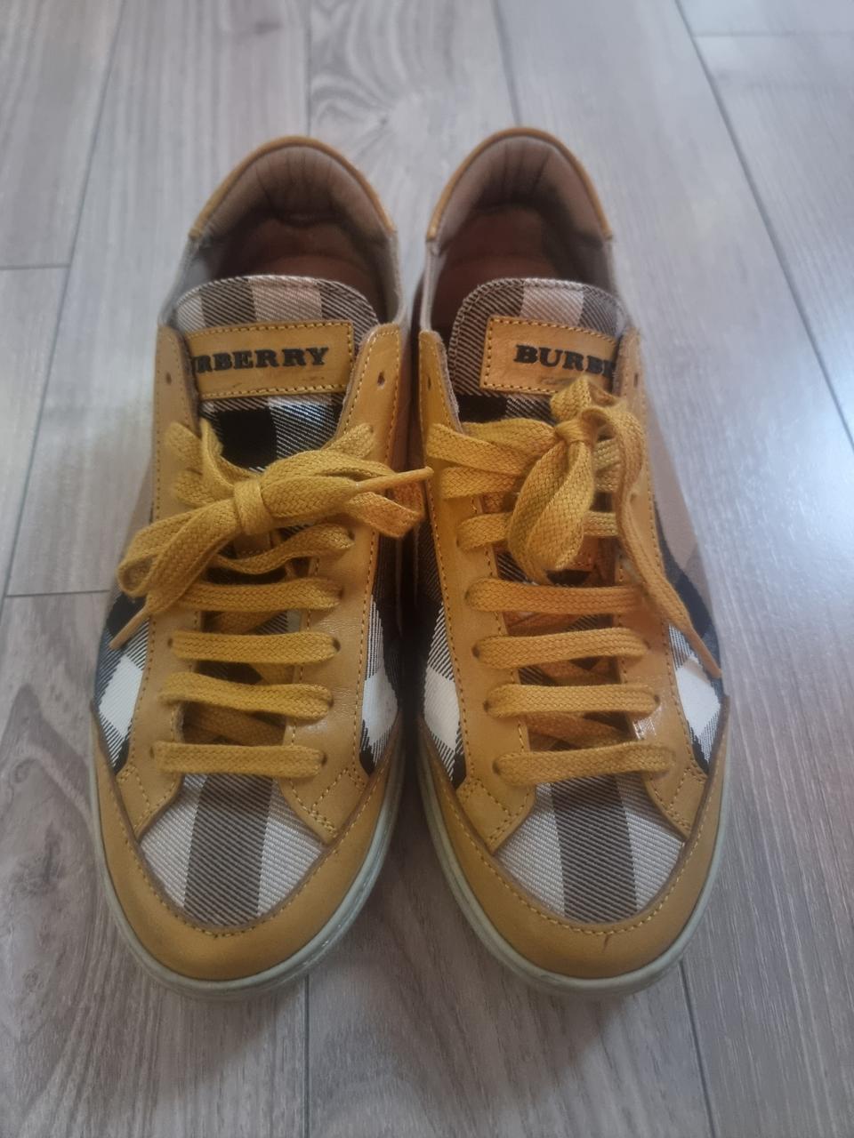 정품)버버리 체크 가죽 여성 신발 스니커즈 36사이즈