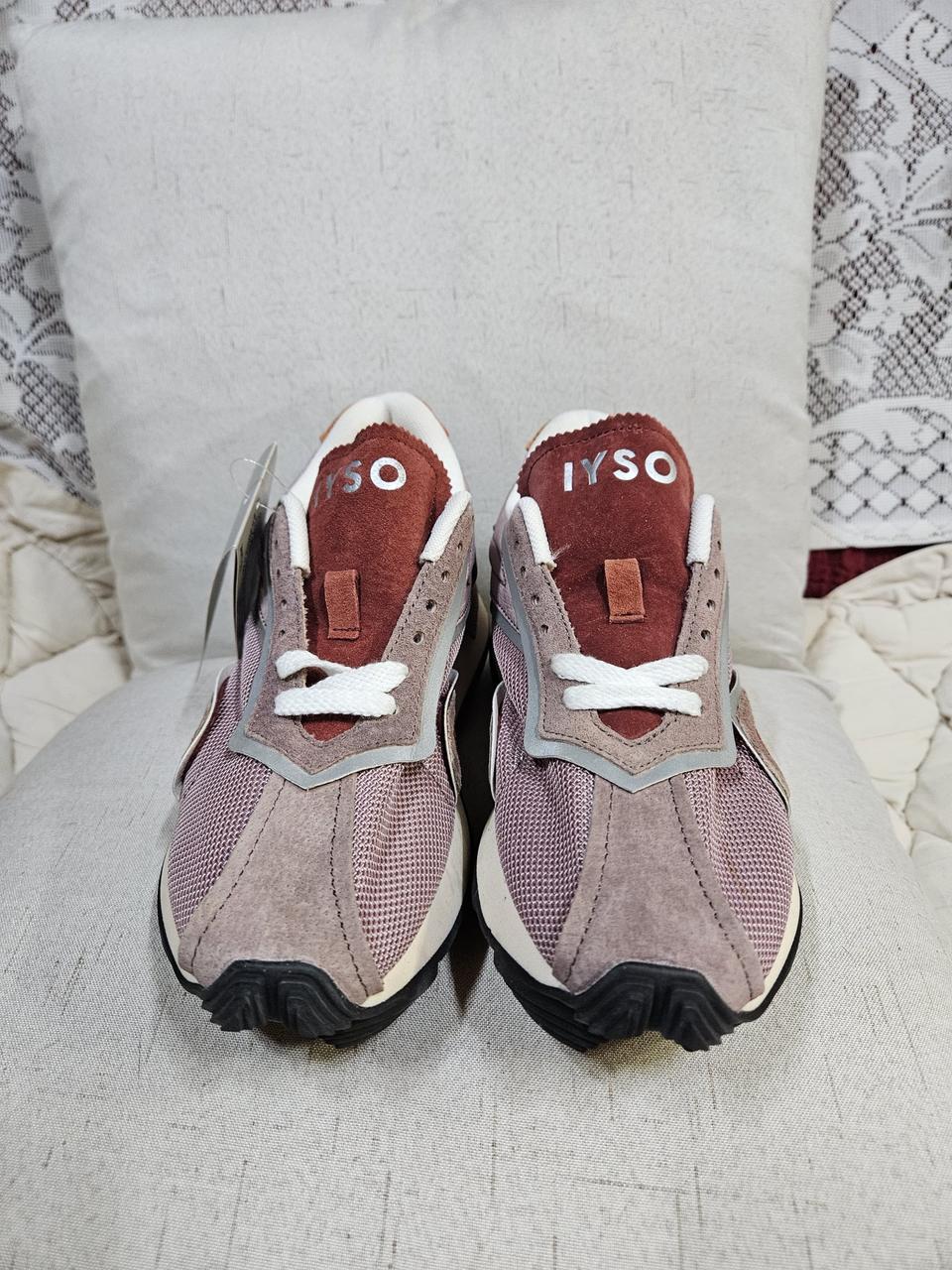 IYSO 여성 운동화