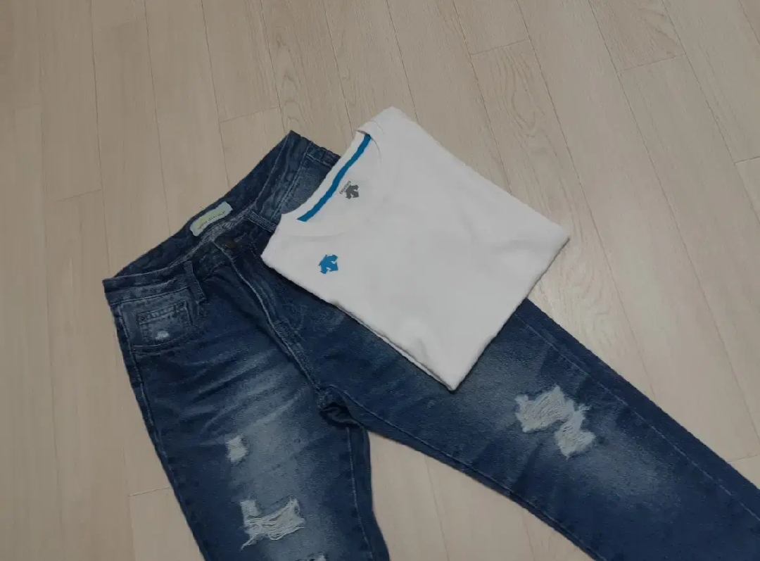 데쌍트반팔티  청바지 코디셋트