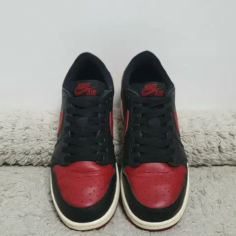 조던 1 레트로 로우 OG 브레드 245