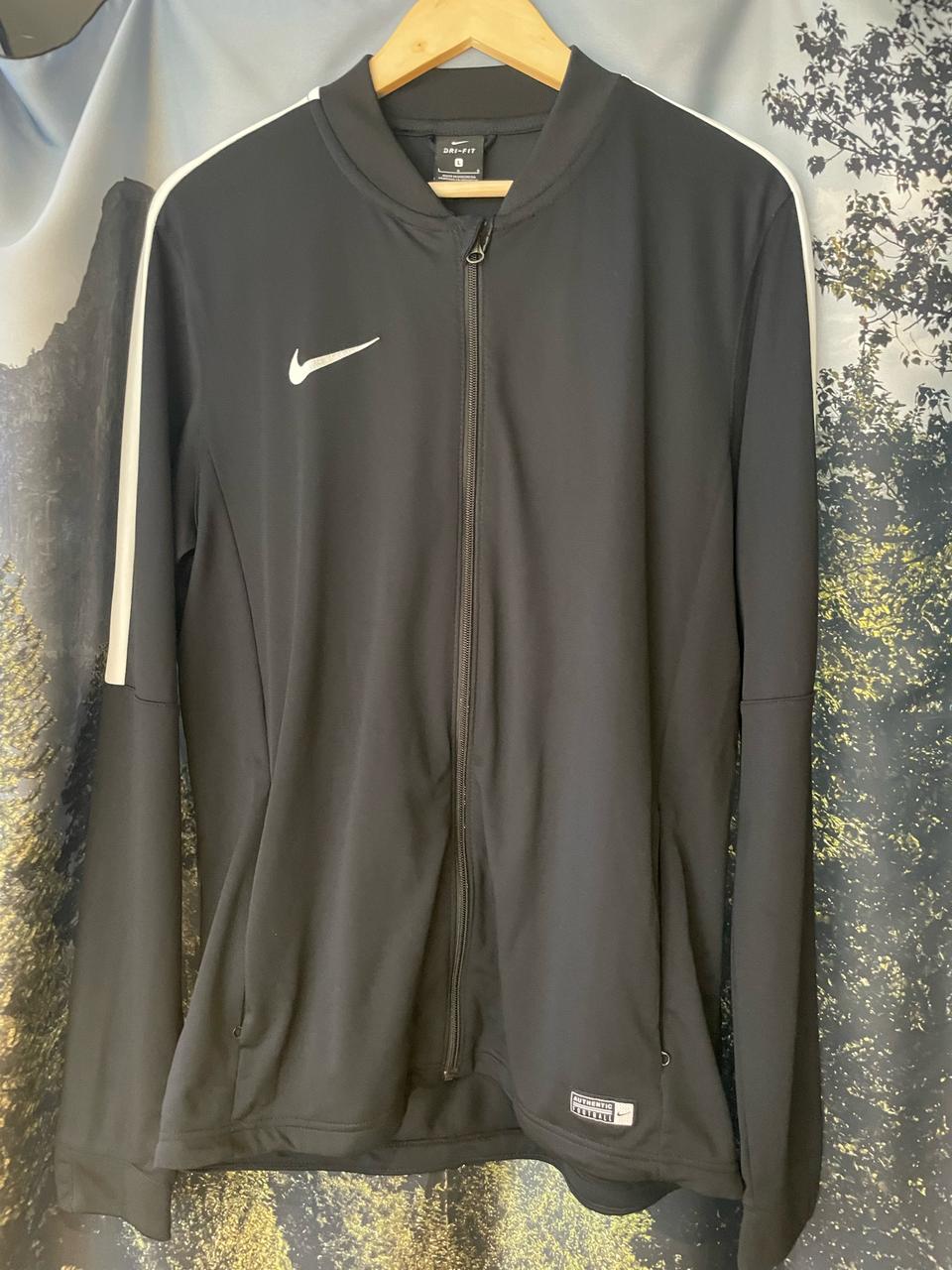 나이키 스우시 드라이핏 트랙탑 져지
