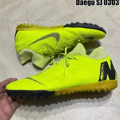 270 나이키 머큐리얼 슈퍼플라이6 아카데미 TF 풋살화