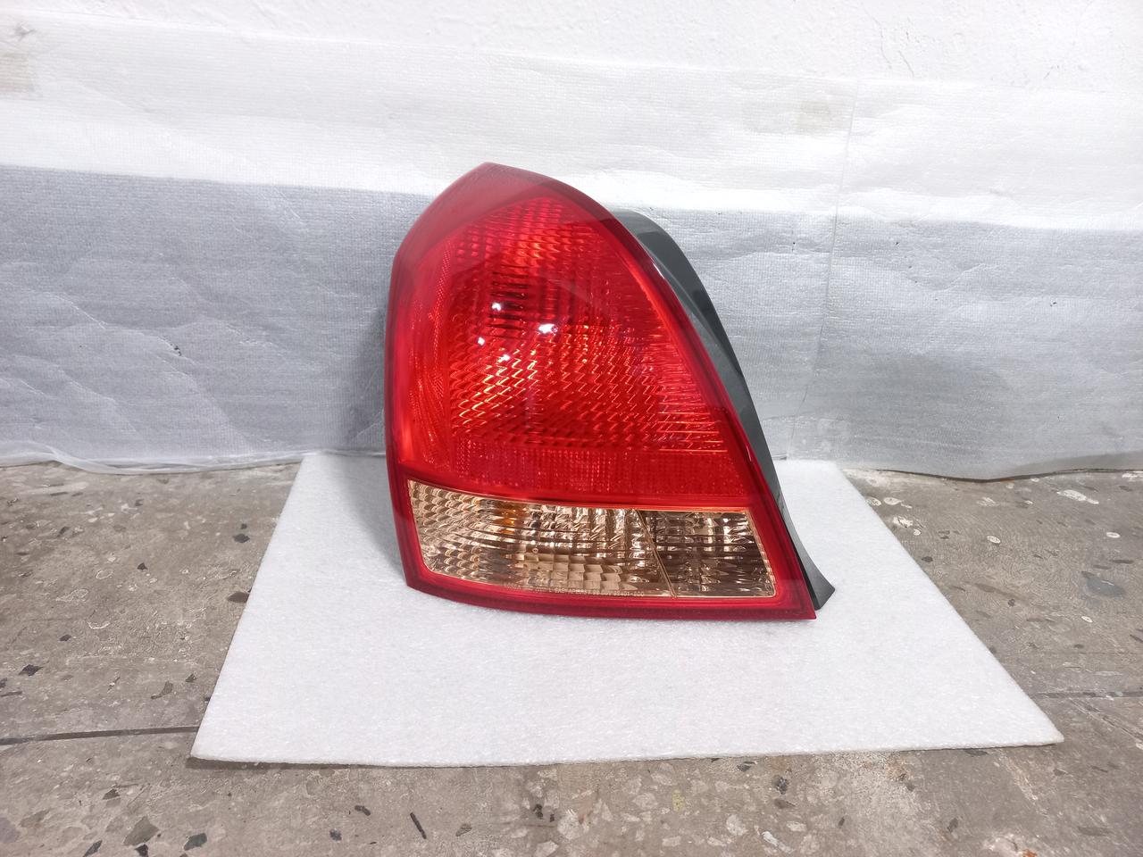 아반떼XD 운전석 후미등