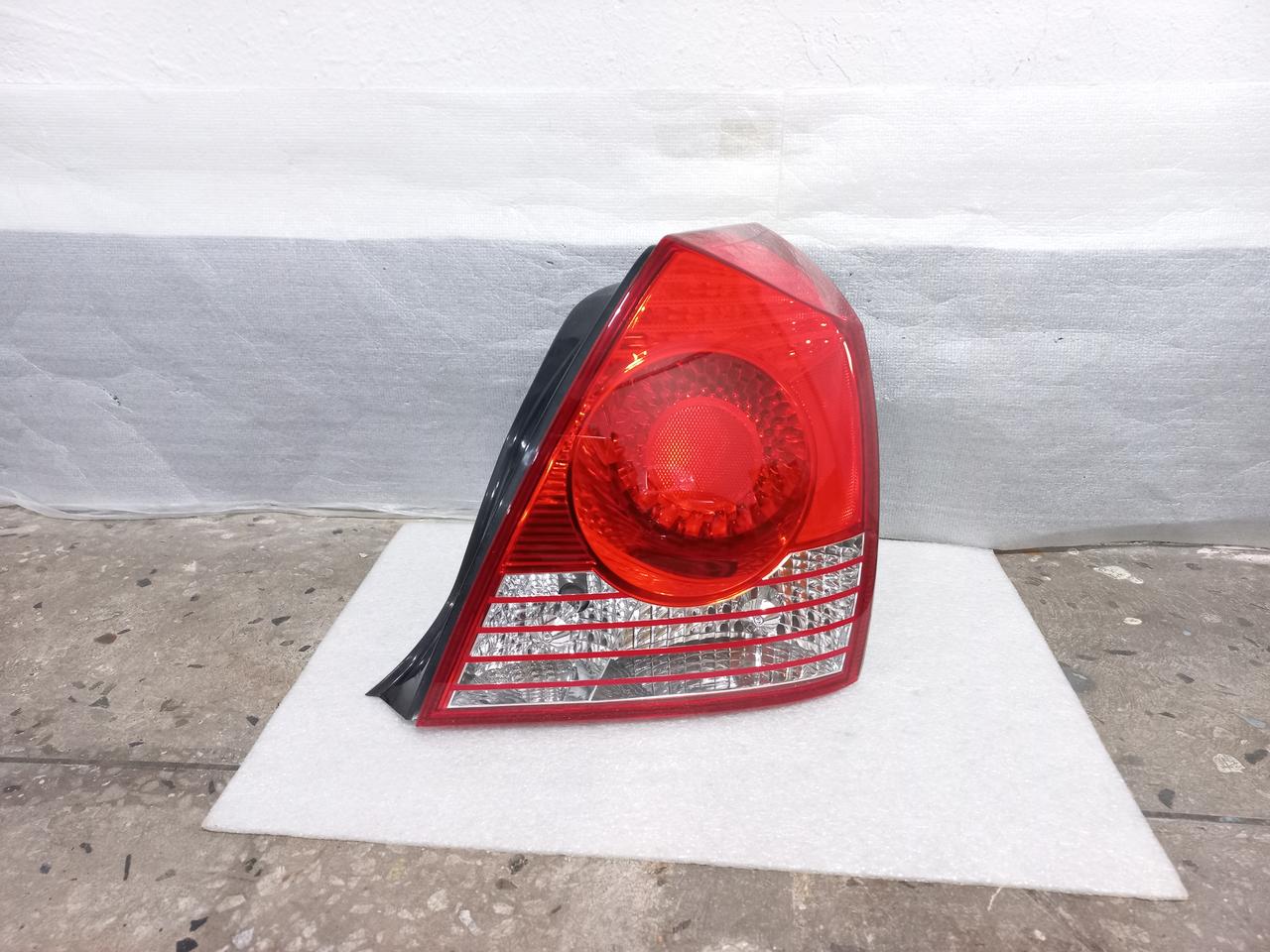 뉴아반떼XD 조수석 후미등