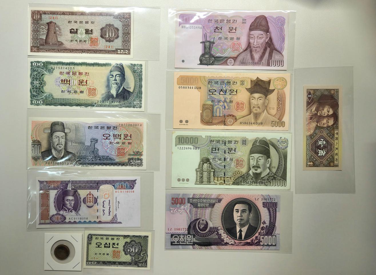 북한, 옛날지폐, 세계, 외국지폐 및 우표 여러장(미사용)