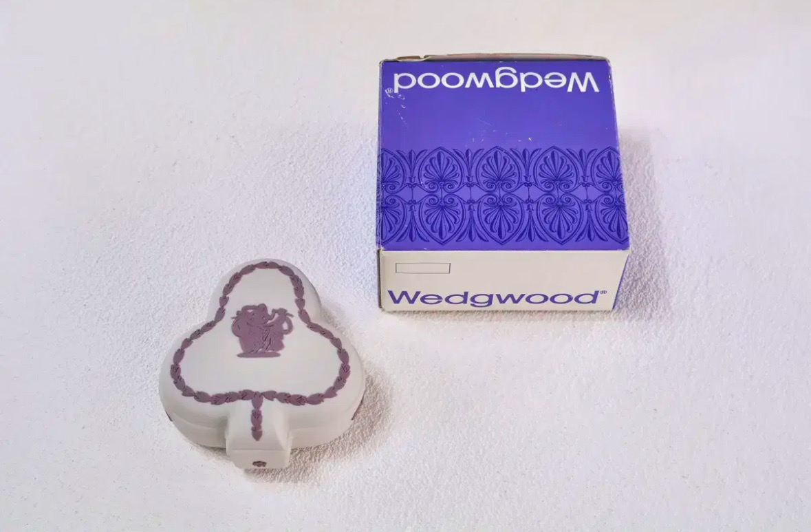 [영국엔틱] 웨지우드 제스퍼웨어 콜렉터스 소사이어티 라일락 트링켓
