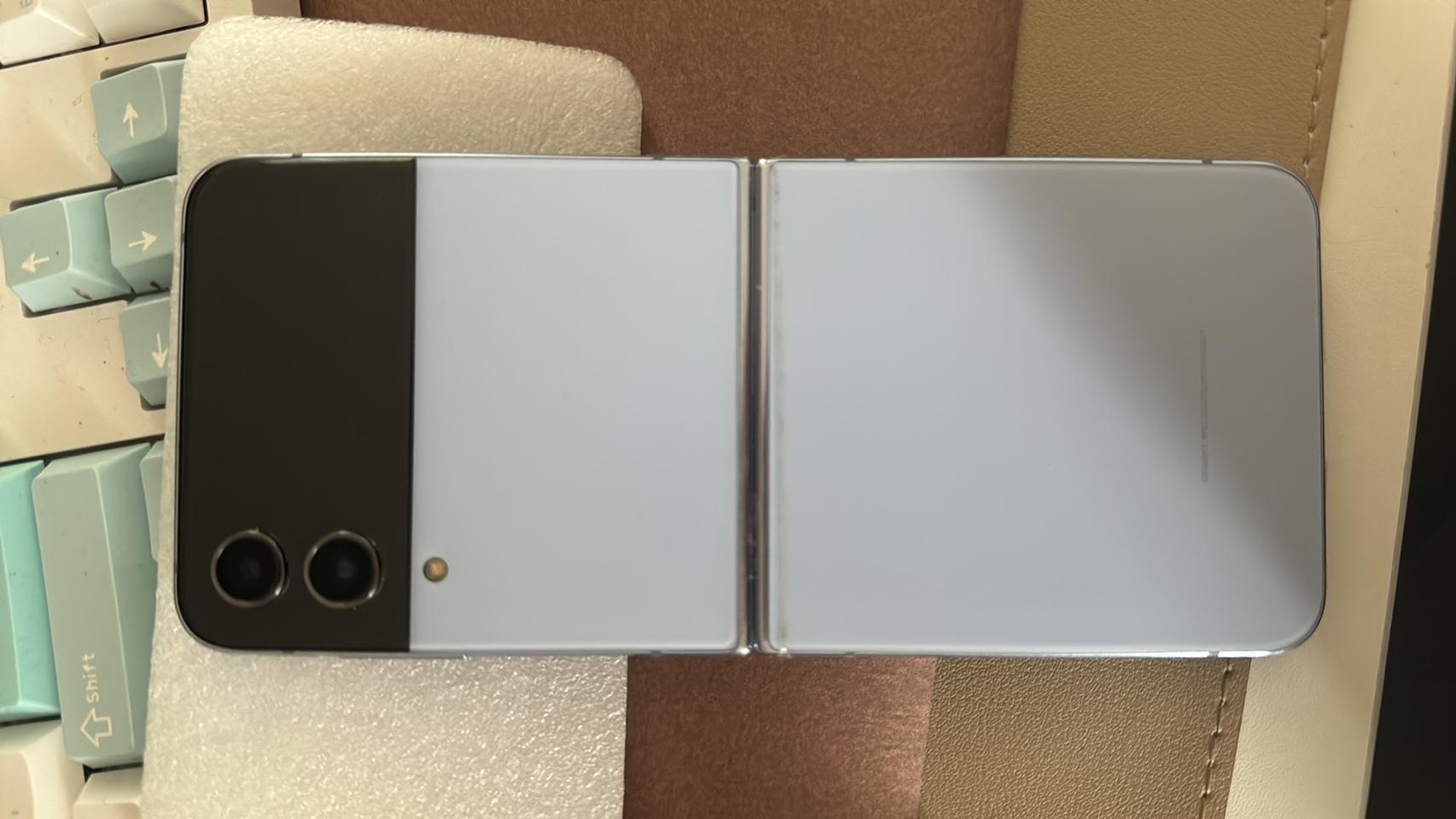 z플립4 거의새상품