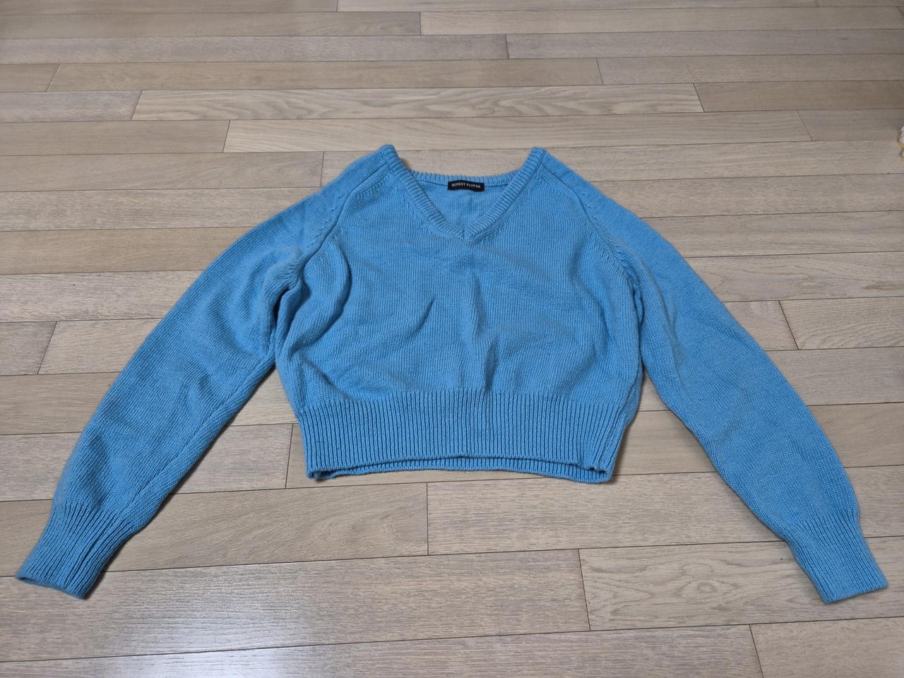 소라색 크롭 니트