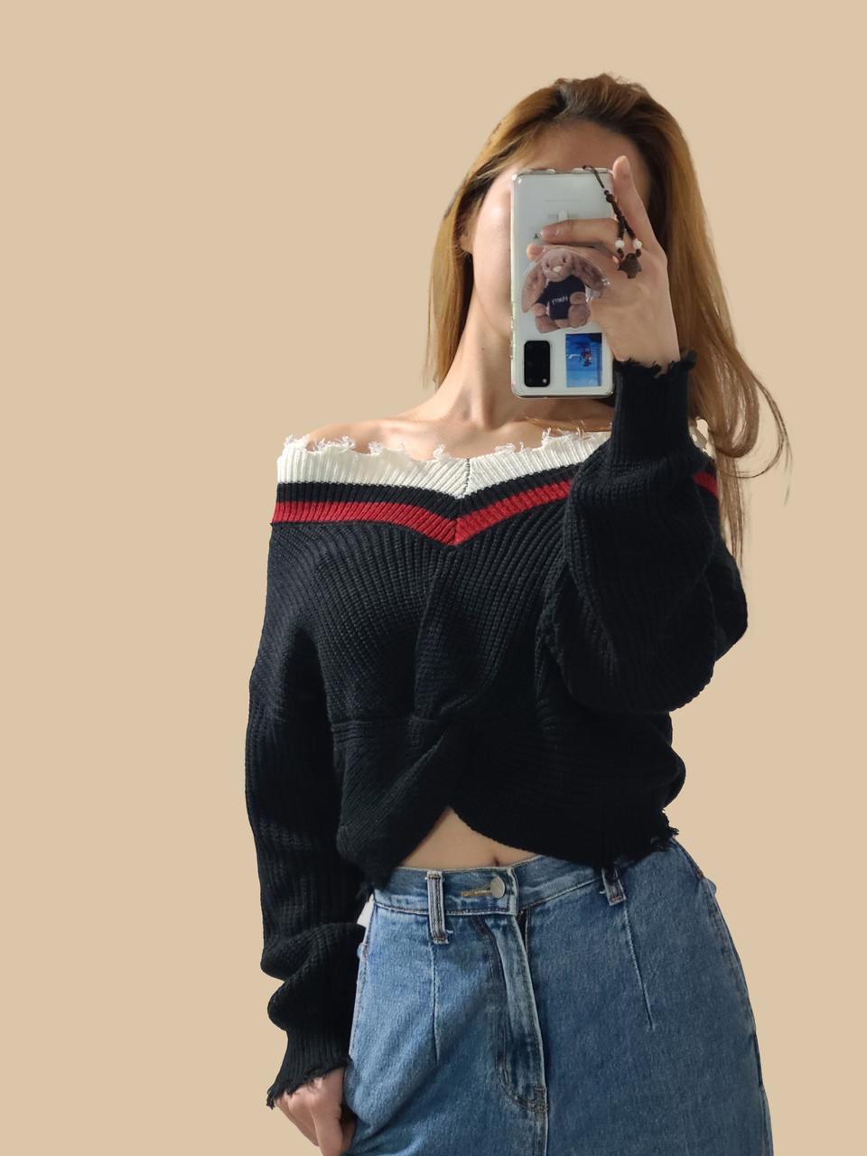 브이넥 꼬임 수술 크롭 니트