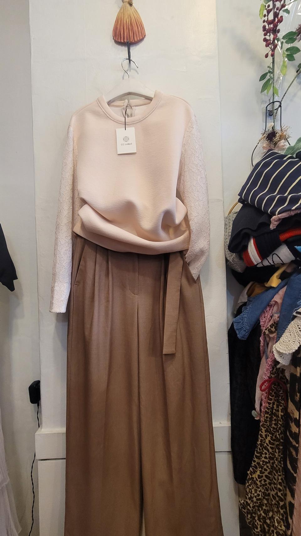 c.c collect 레이스 맨투맨