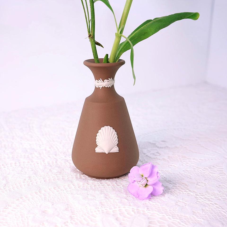 [영국엔틱] 웨지우드 제스퍼웨어 벋베이스 조개부조 도자기화병_브라운