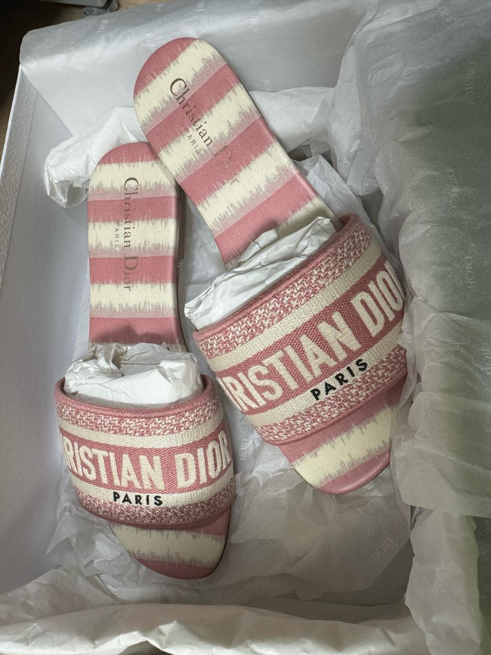 디올 디웨이 로고 뮬 슬리퍼 샌들