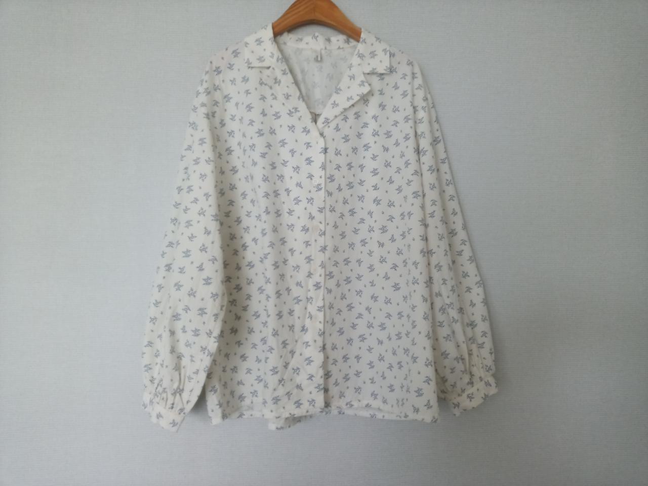 언더무드 블라우스