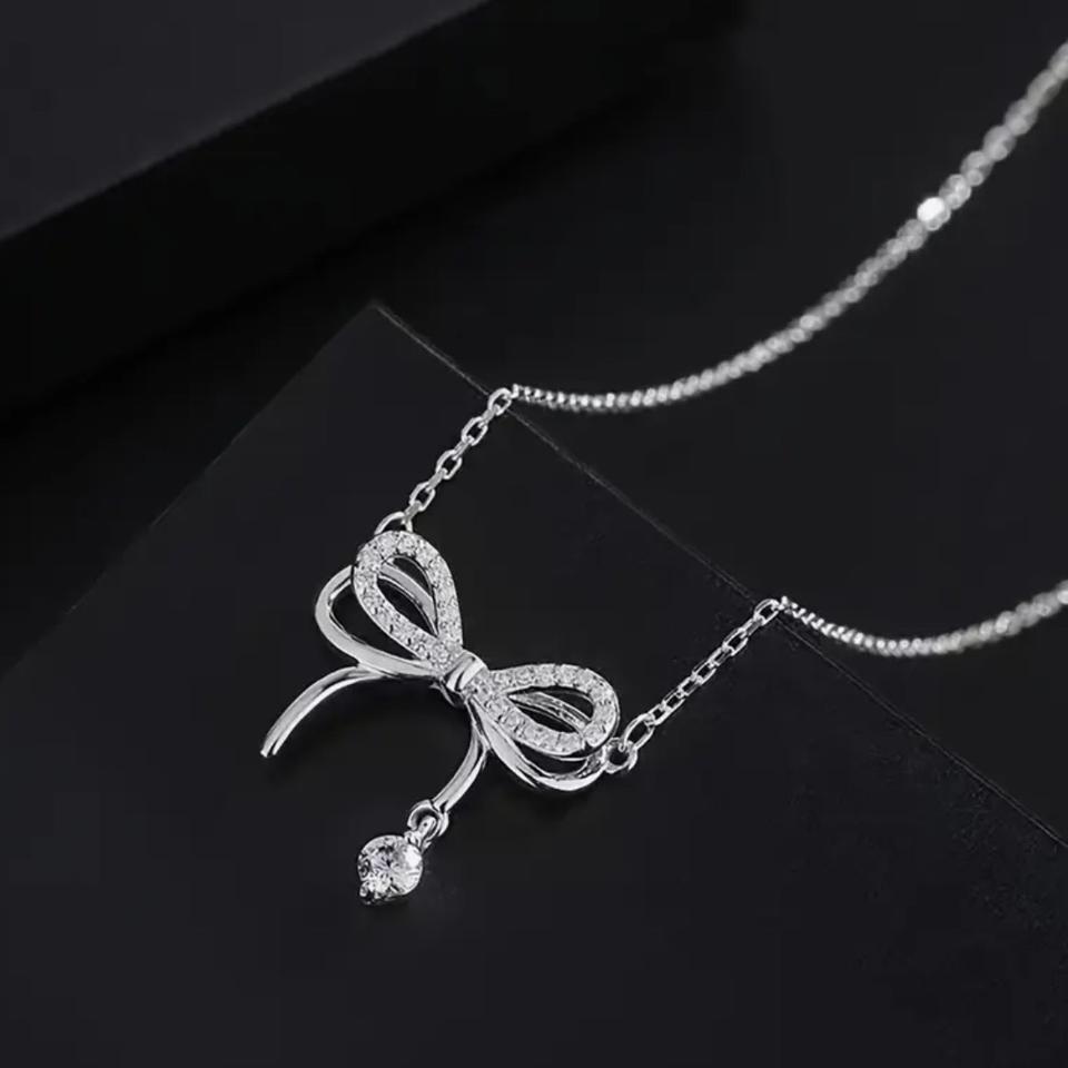 (새상품)실버 리본 큐빅목걸이