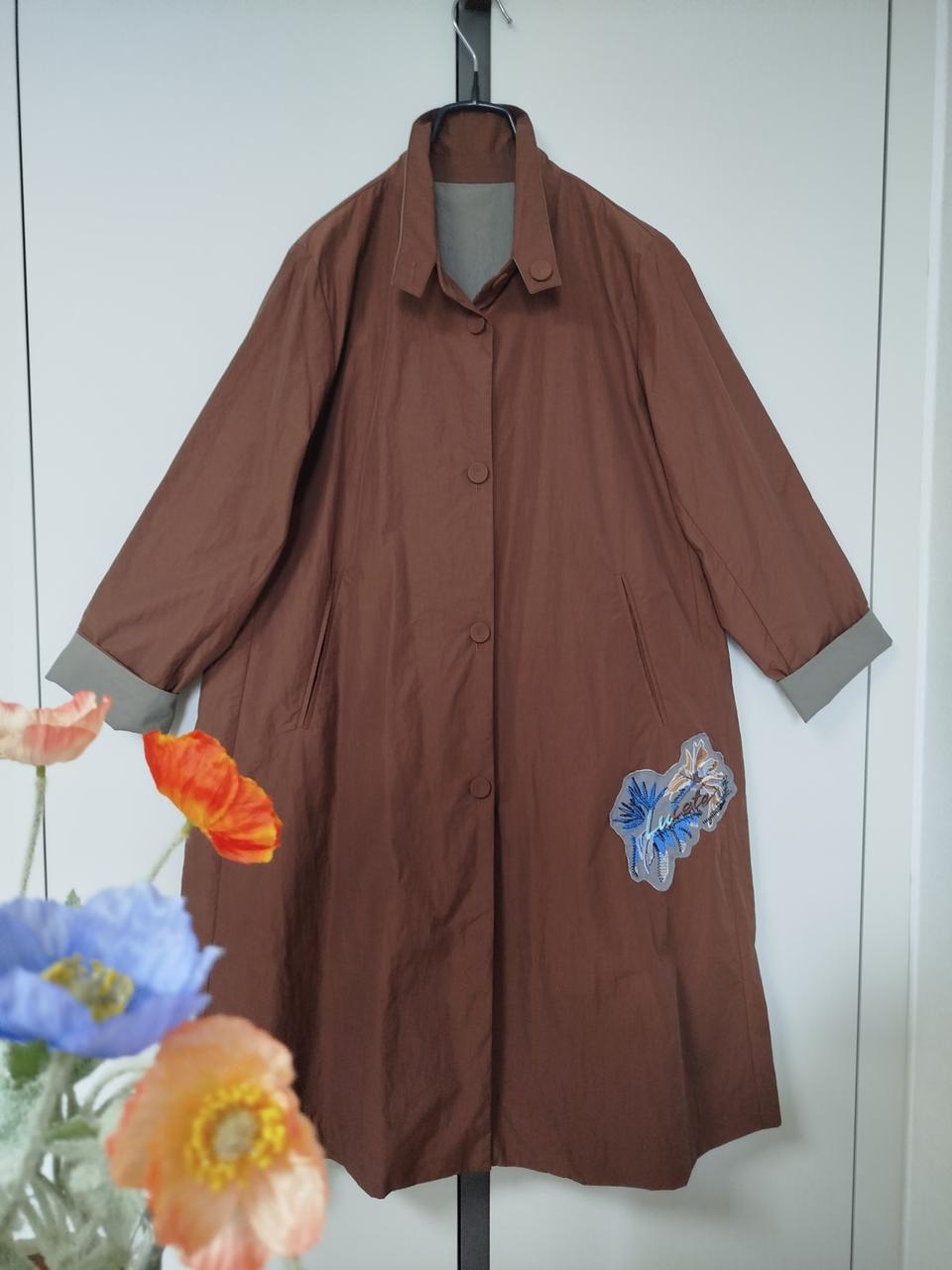 고동 바시락폴리원단 배색 뒷긴트임 싸개단추 약A라인 코트