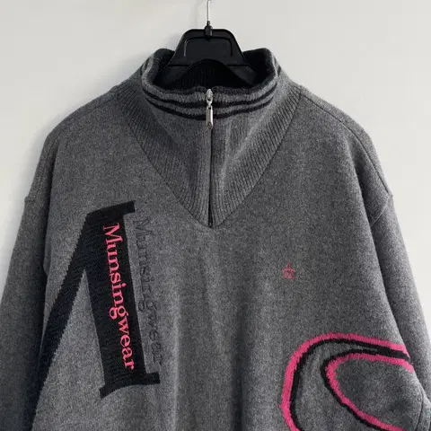 먼싱웨어 방풍니트 그레이