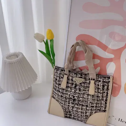 프라다 트위드 토트백