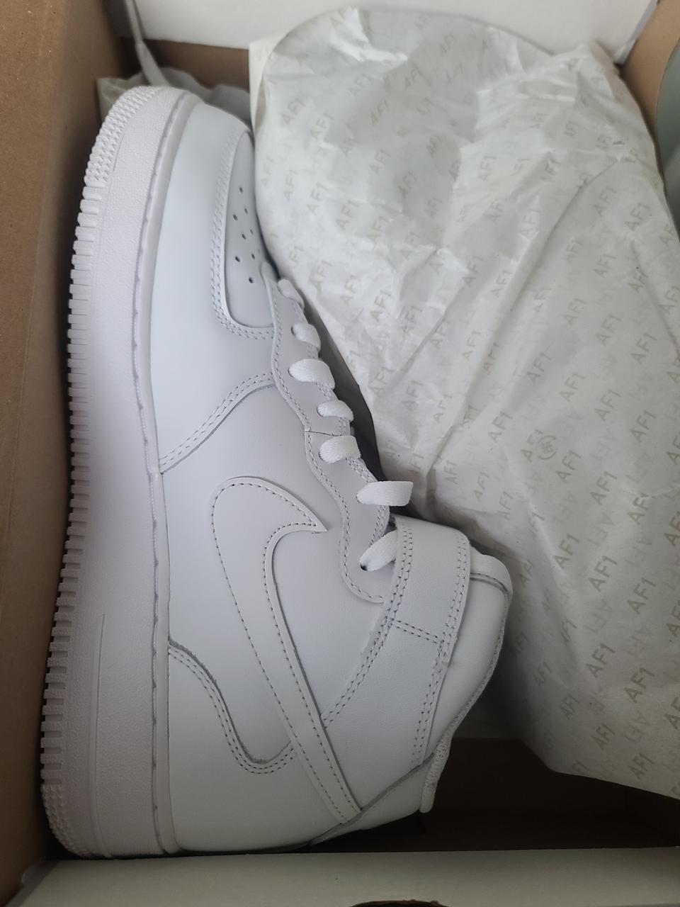 올빽포스미드 화이트 새상품  280싸이즈 팝니다.