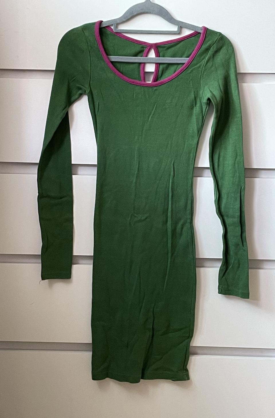 뒷판 홀 라운드넥 2컬러 슬림핏 니트 원피스