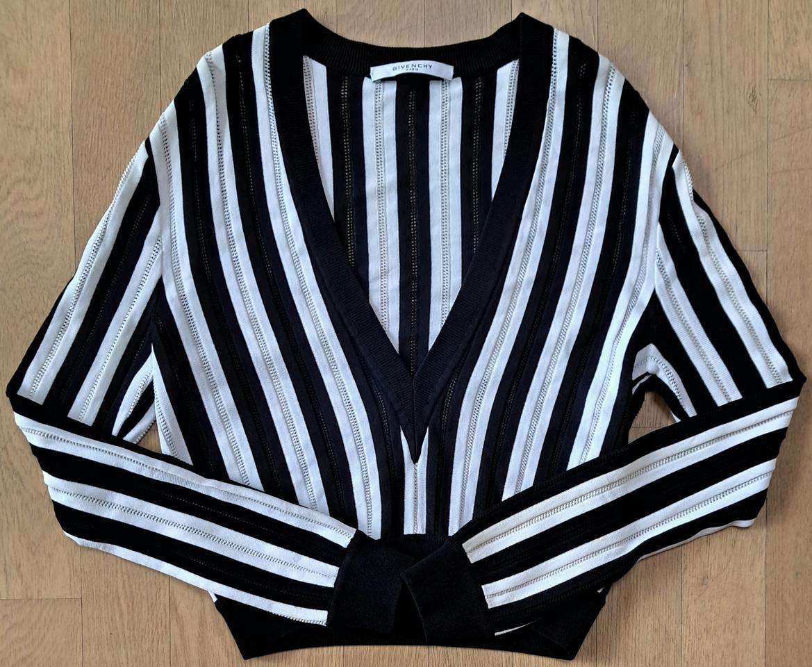 지방시 브이넥 니트 M