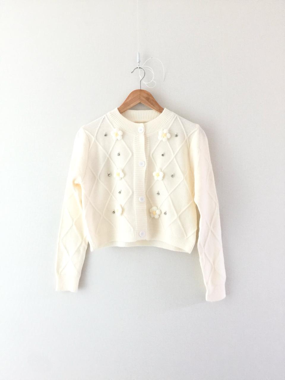 (새) 아이보리 입체 꽃 진주큐빅 니트 크롭 가디건